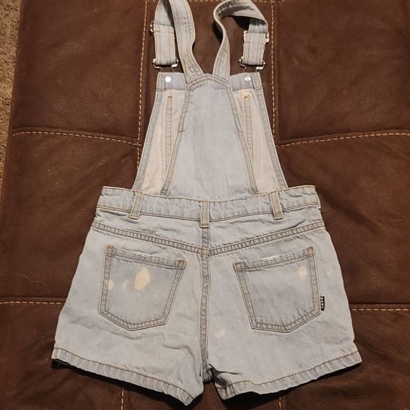 𝅺GIRLS DKNY overall shorts. Size 10 - Picture 6 of 6